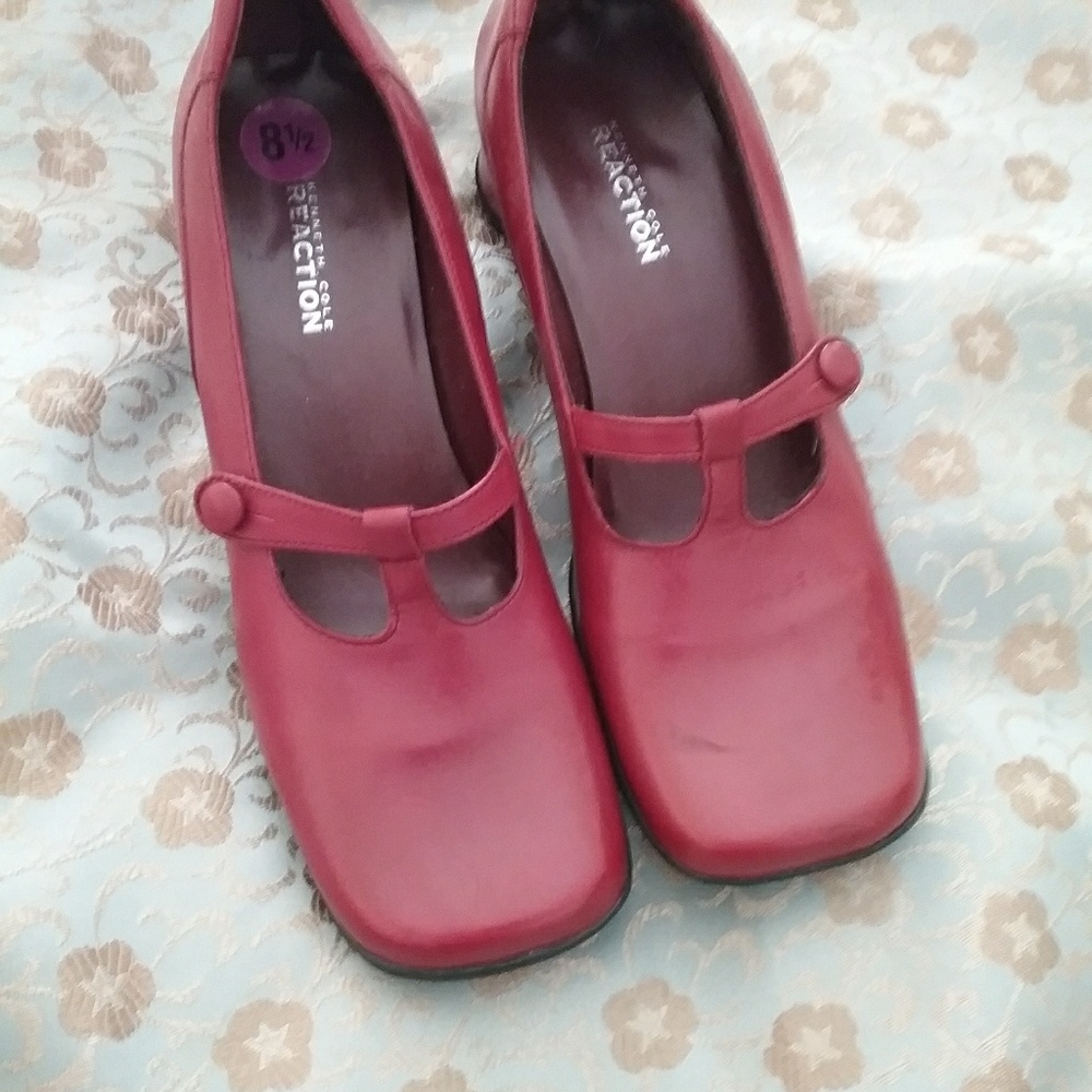 KC Reaction red shoes